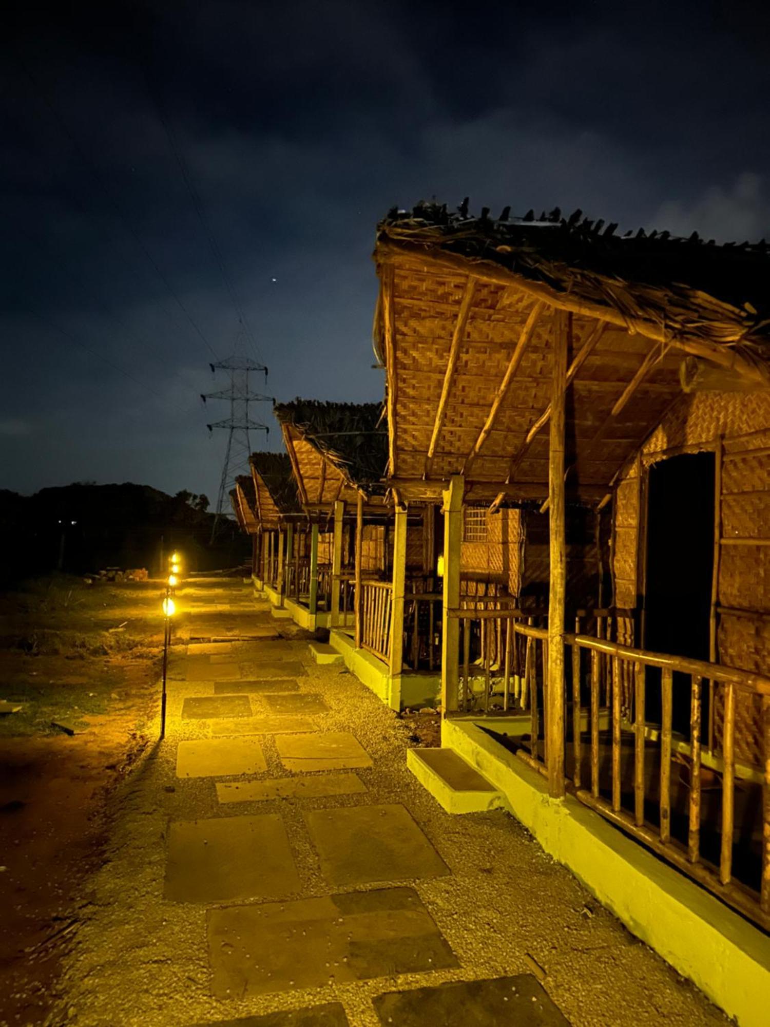 The Gravity Cafe -A Unit Of Staychillhampi Hampi Exterior foto
