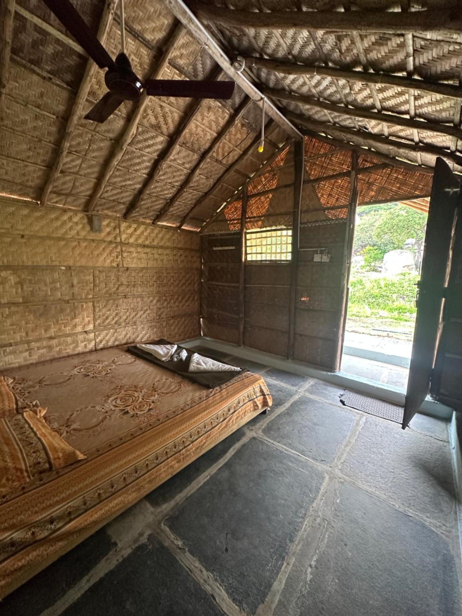The Gravity Cafe -A Unit Of Staychillhampi Hampi Exterior foto