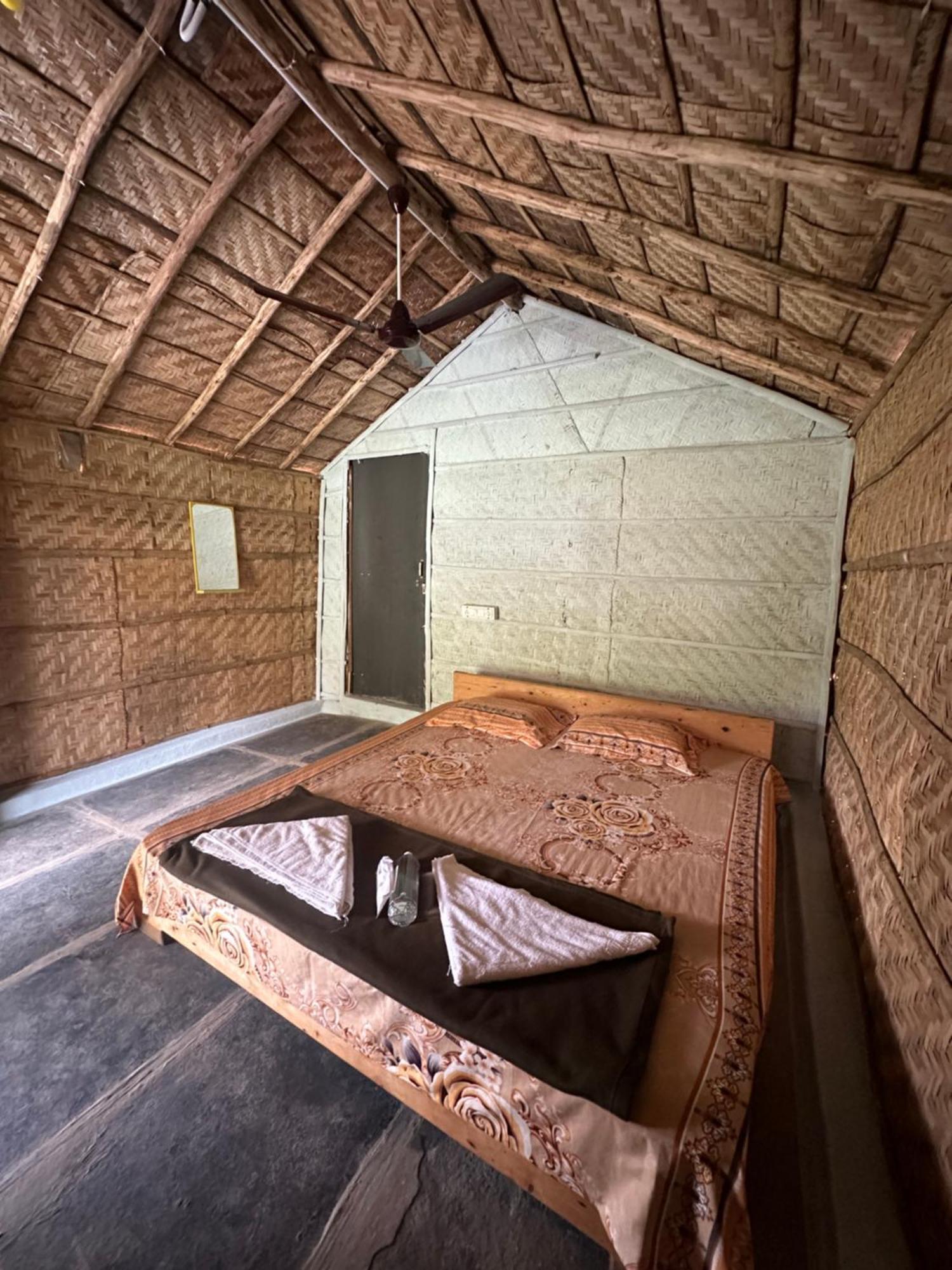 The Gravity Cafe -A Unit Of Staychillhampi Hampi Exterior foto