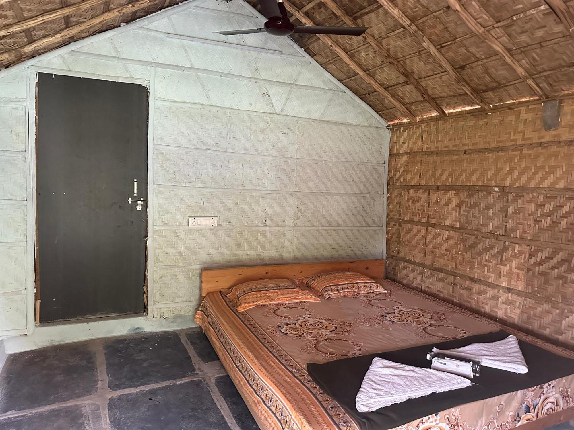 The Gravity Cafe -A Unit Of Staychillhampi Hampi Exterior foto